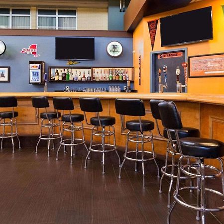 Comfort Inn & Suites Airport シラキュース エクステリア 写真
