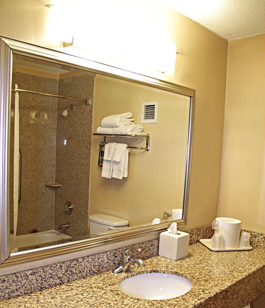 Comfort Inn & Suites Airport シラキュース エクステリア 写真