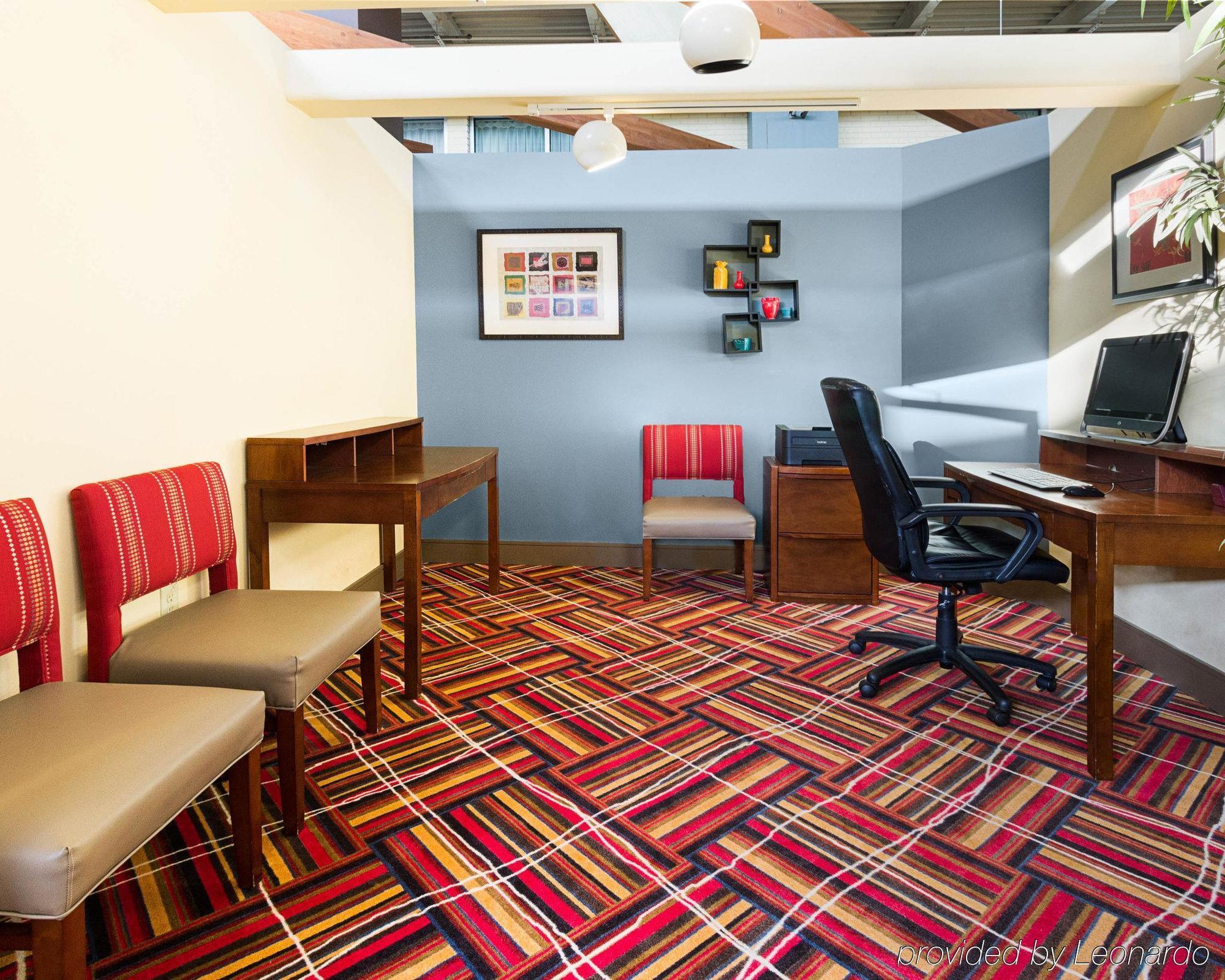 Comfort Inn & Suites Airport シラキュース エクステリア 写真