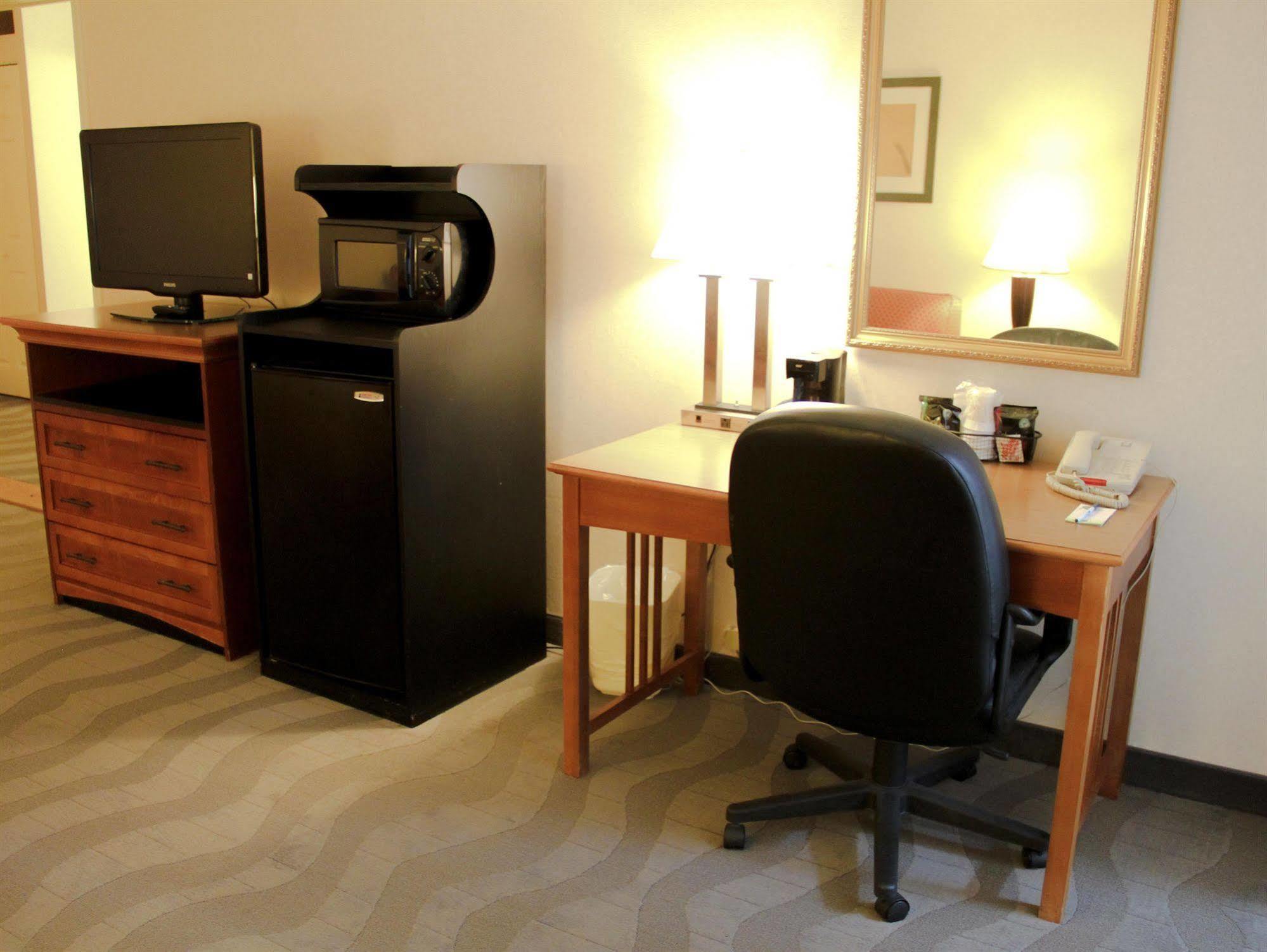 Comfort Inn & Suites Airport シラキュース エクステリア 写真