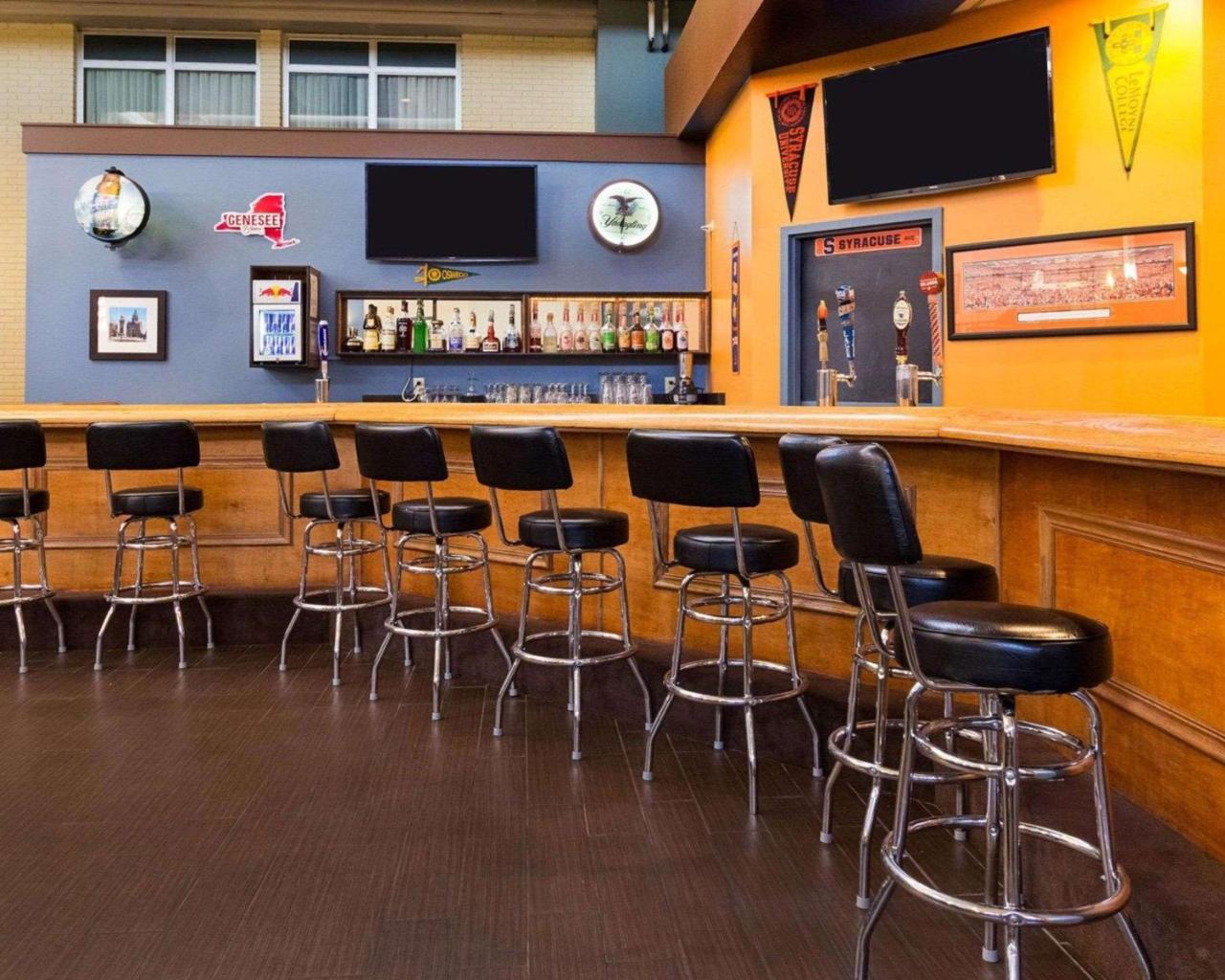 Comfort Inn & Suites Airport シラキュース エクステリア 写真