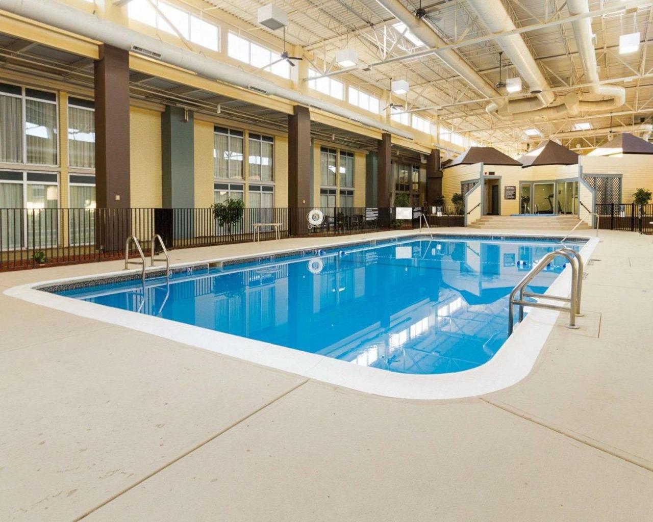 Comfort Inn & Suites Airport シラキュース エクステリア 写真