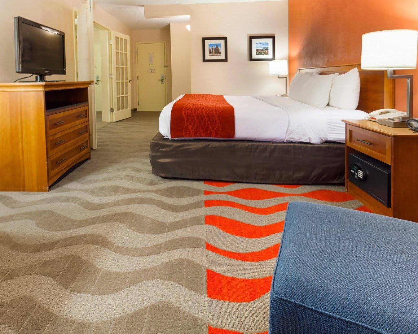 Comfort Inn & Suites Airport シラキュース エクステリア 写真