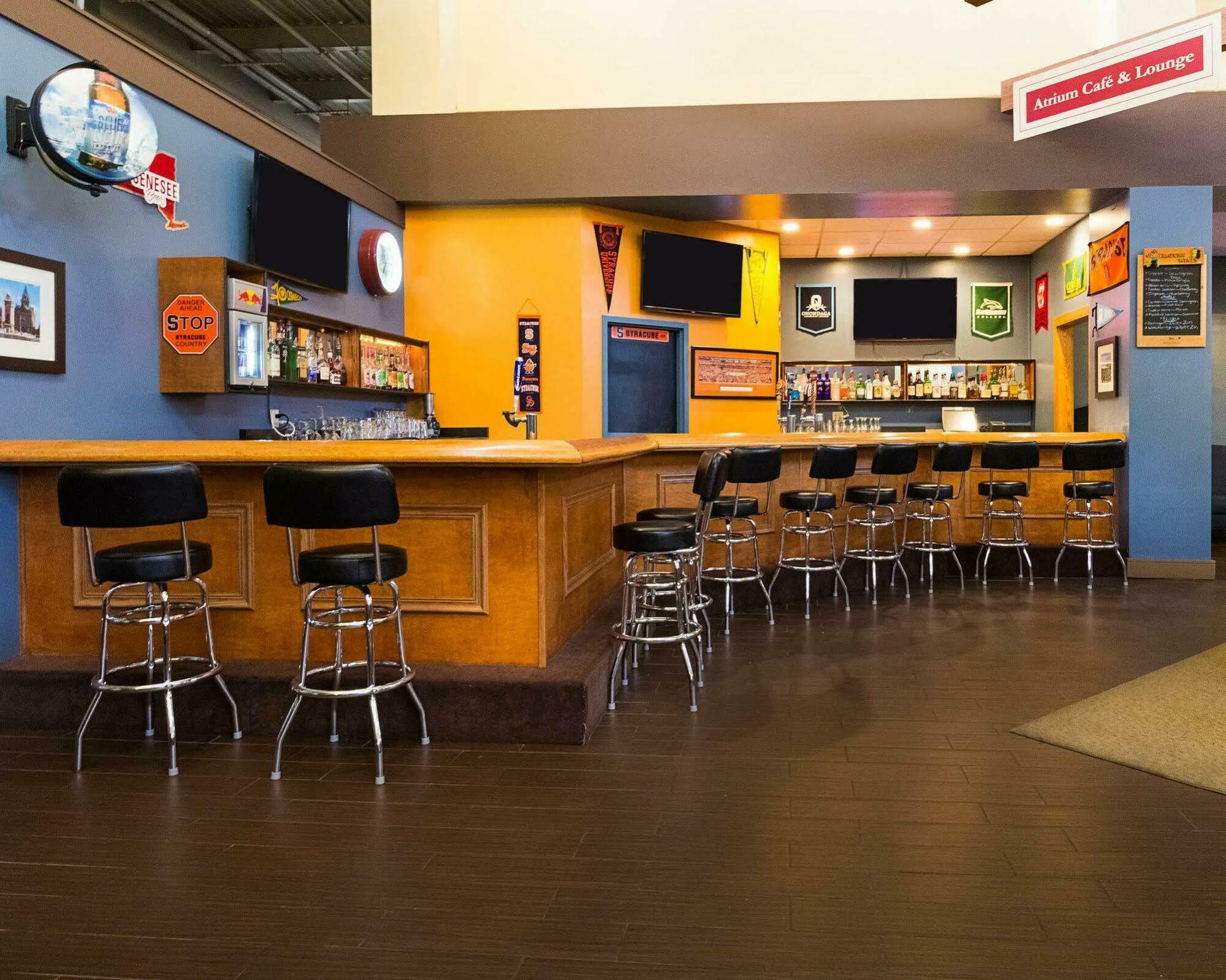 Comfort Inn & Suites Airport シラキュース エクステリア 写真