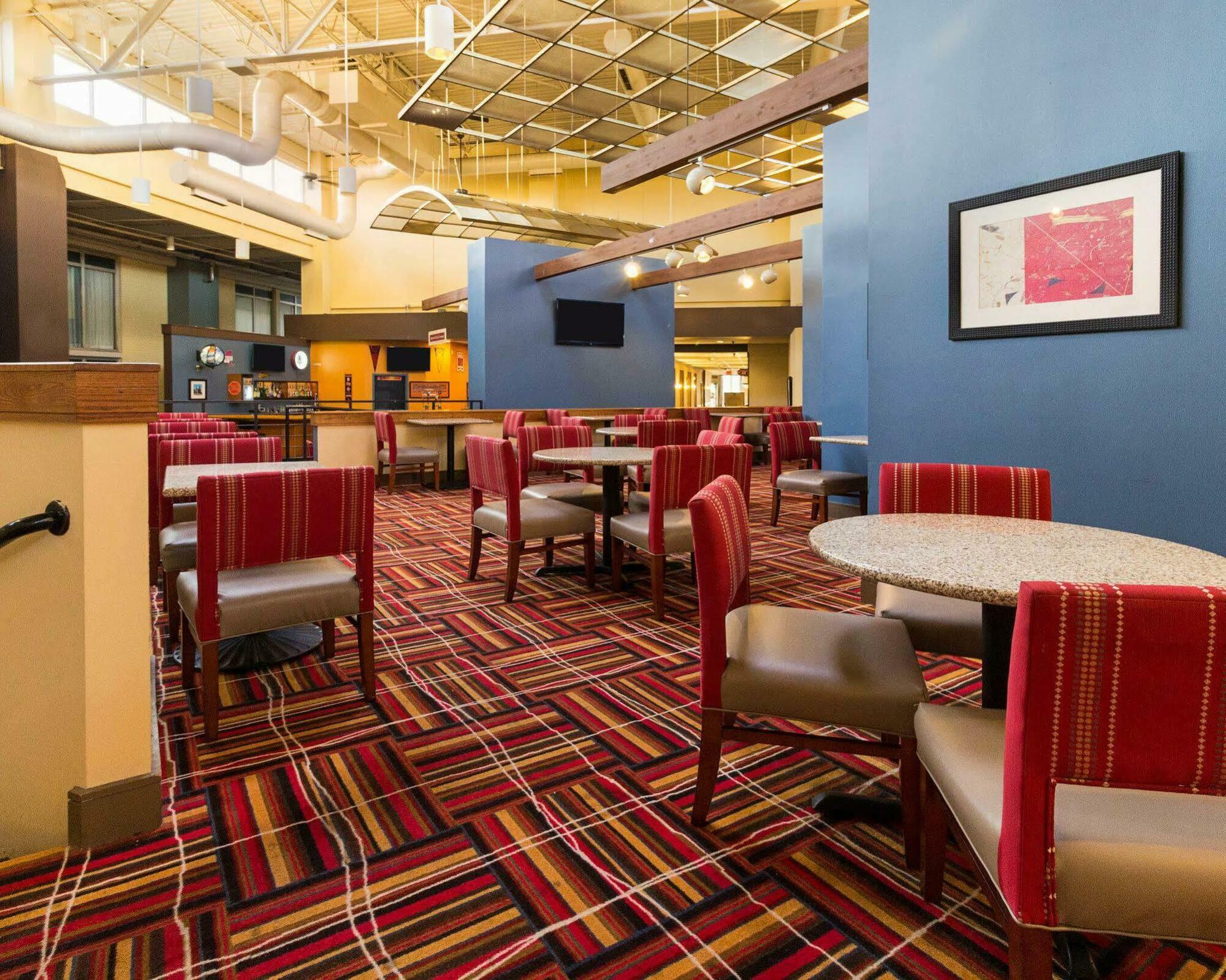 Comfort Inn & Suites Airport シラキュース エクステリア 写真