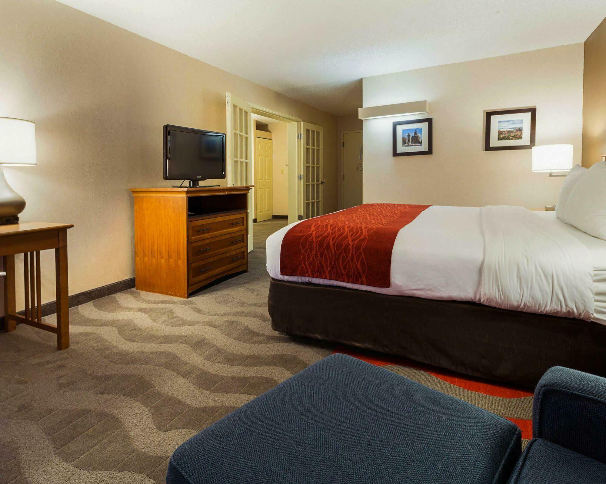 Comfort Inn & Suites Airport シラキュース エクステリア 写真